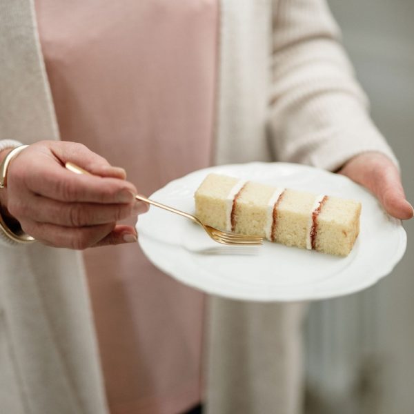 221-vanilla wedding cake slice with strawberry conserve